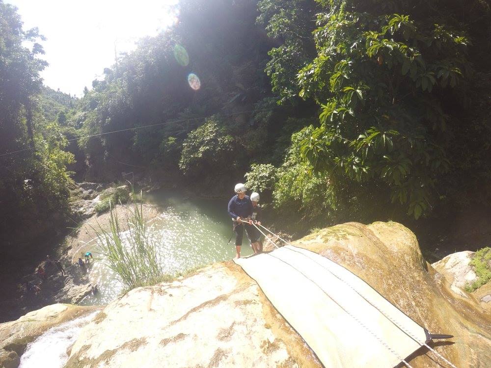 lifecaresharing's tweet photo. Quick adventure up the mountains of Cebu! https://t.co/JCuY0fJwnK http://t.co/k5GYL9GFpp