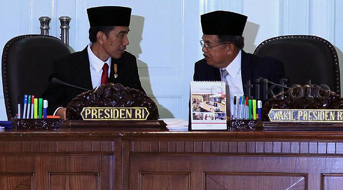 detikcom's tweet photo. Jokowi Minta Para Menteri Permudah Investor Investasi di RI http://t.co/bPWOjdhp80  via @detikfinance http://t.co/5a70DGWvhi