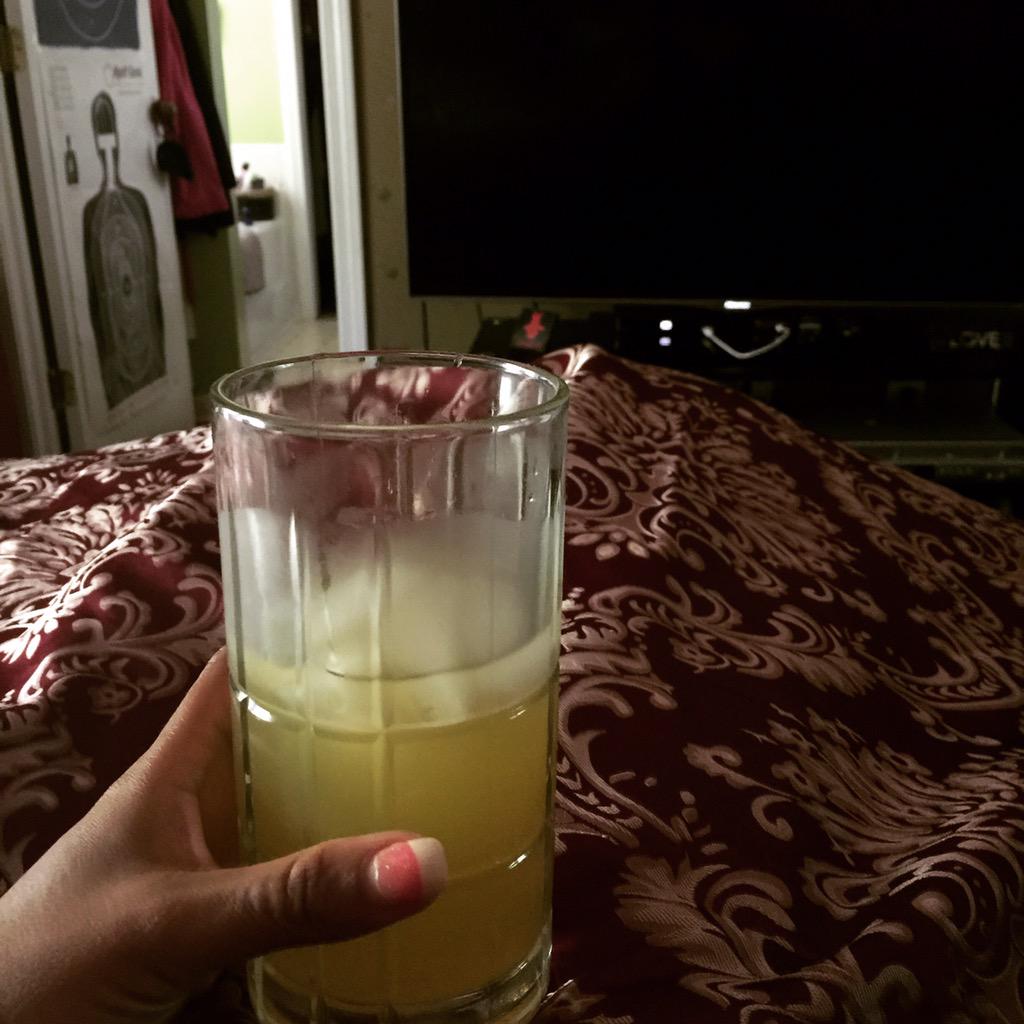 myislandtouch's tweet photo. Babe brought me emergen-c OMG I FEEL better http://t.co/Htq7JWat4a