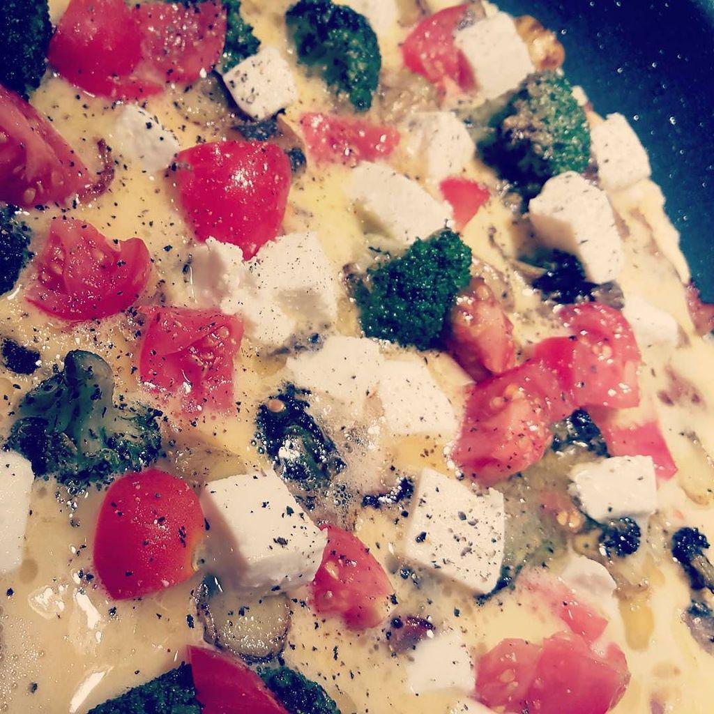 Gourmetlawyer's tweet photo. It is #Fritatta kind of morning. #colorsofItaly. - http://t.co/aQVKvDsRfe http://t.co/v44eL7aIhP