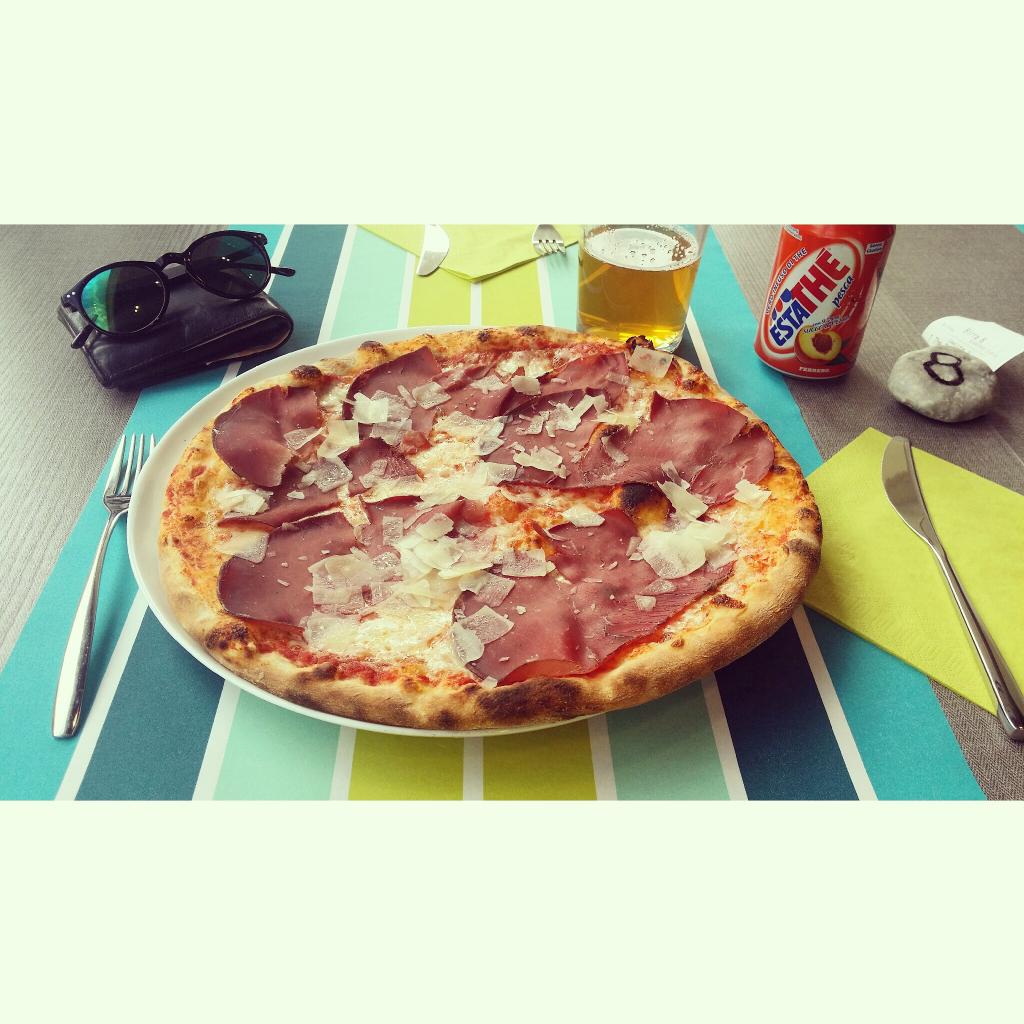 Daniel_Bontempi's tweet photo. #buonappetito#pizza#bresaola#grana🍕🍴 http://t.co/LKixvljiYt