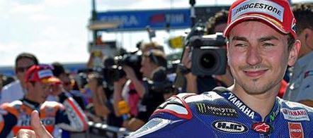 marca's tweet photo. ENTREVISTA | @lorenzo99: "Yo sí creo en el Mundial"  ▶ http://t.co/cPNn87NY6U #MotoGP vía @marcamotor http://t.co/tUYEhD3ZHh