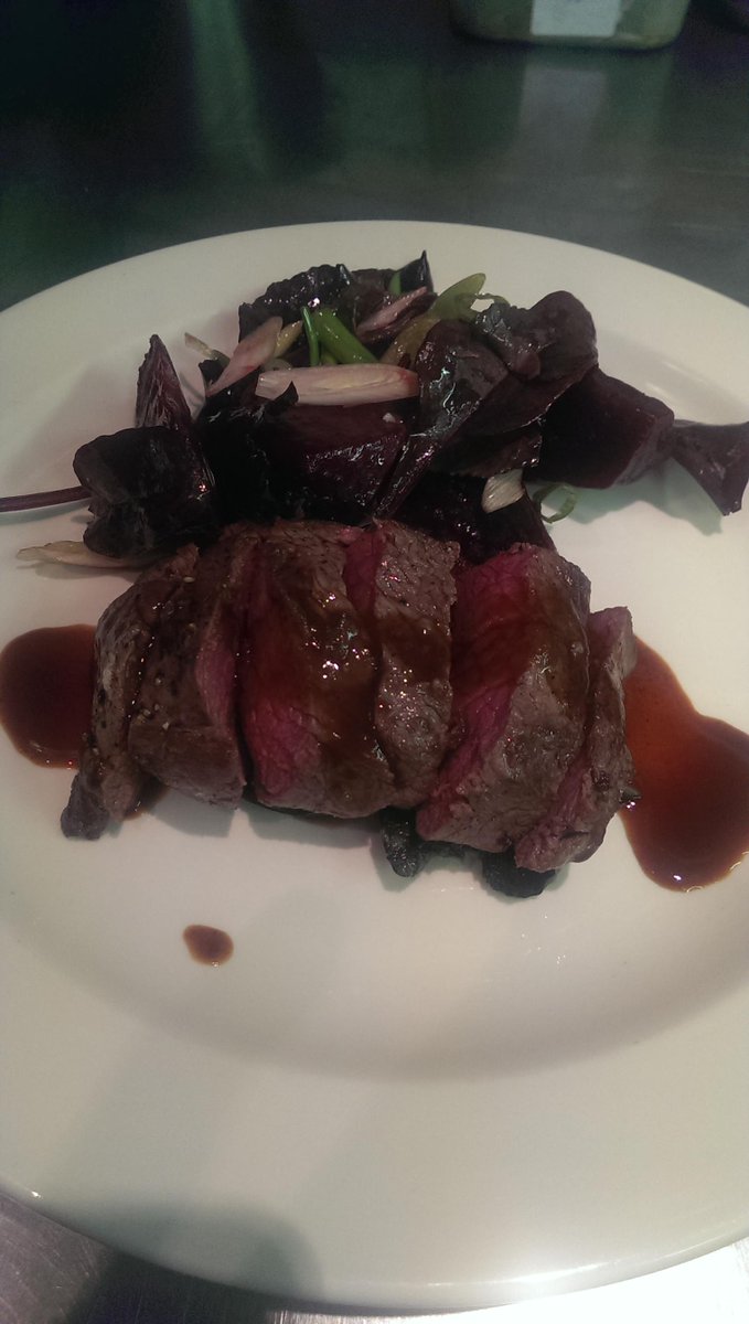ShanesOnChatsE5's tweet photo. Negronis for £5 tonight, Venison Steak for £12.50! @SkintLondon @chatsworthroad @Tippl_UK @LadyFriday @AS_Cycles http://t.co/RolAyLwNPg