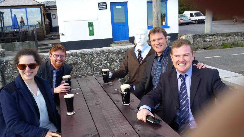 brothersylvest's tweet photo. @WheresHarry2 @GuinnessIreland creamy pint at the blue light http://t.co/XA8i5hZX18
