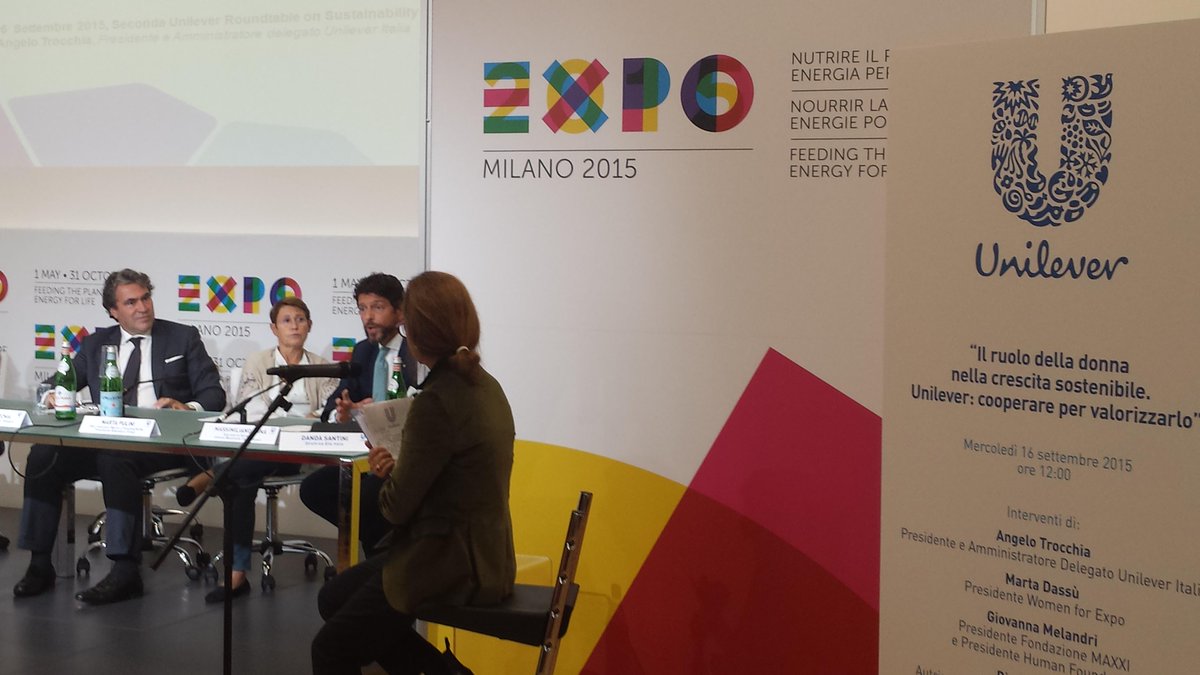 bursonitaly's tweet photo. @massidona, segr @consumatori, a #UROS2 racconta diversi comportamenti di consumo tra donne e uomini. @Unilever #Expo http://t.co/AEGCBfPcWD