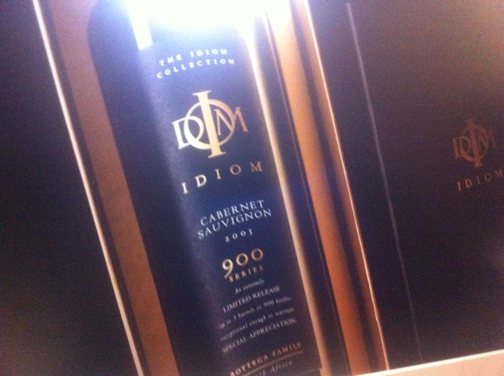 amathustom's tweet photo. @CapeWine2015 @idiomcollection #WineLover #winemaker #winetasting #WinningLineUp  hello @RanaldClarke @StAndrewsWine http://t.co/IAliACcnpR