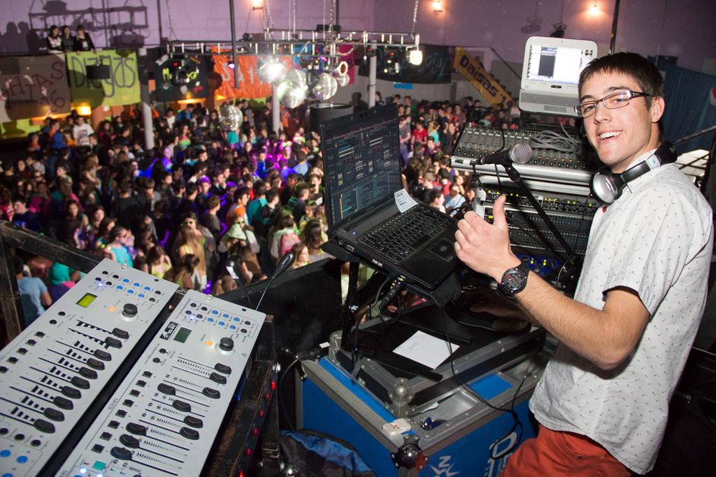 adr_huer's tweet photo. http://t.co/h3OnsqZ5eP  @Semana2015 LISTAS LAS FOTELIS DEL MARTES .. DALE LIKE A LA FANPAGE!!! SALUDOS! http://t.co/HTL33QyF1g