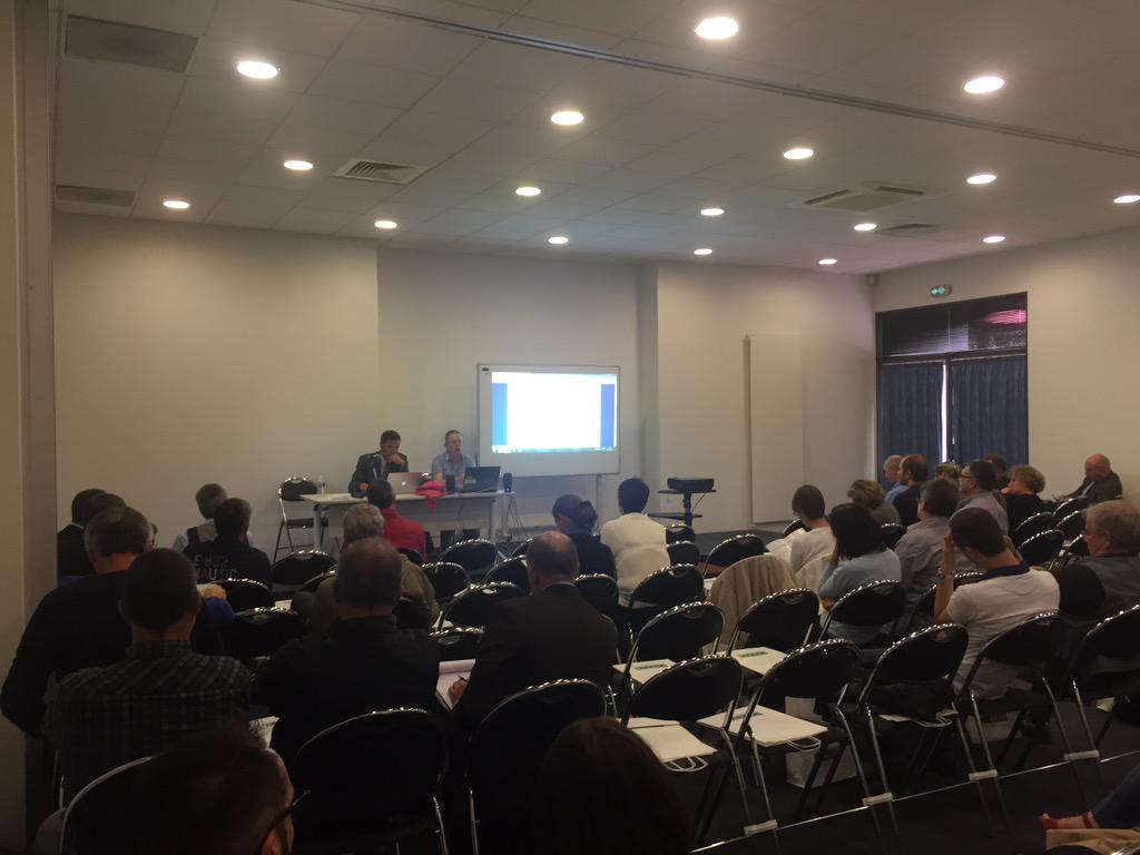 Canope_DTBFC's tweet image. #UNA2015 Atelier #Fablabedu @dane_dijon / @canope21 : par le passage du formateur au médiateur, permettre la création