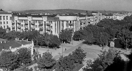 Перекрёсток Победы и Орджоникидзе. Фото Рудольфа Дика. 1972 год.
#СтарыйГрозный