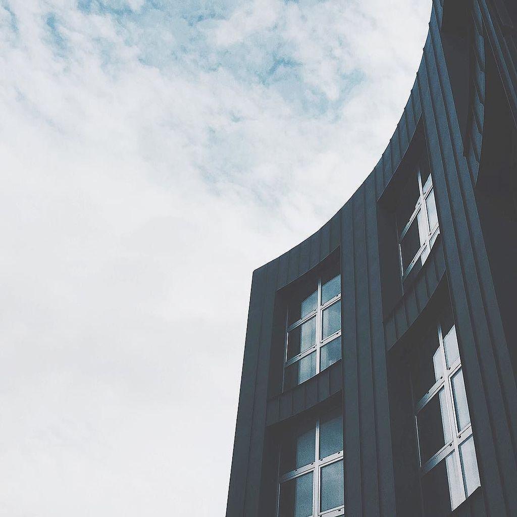 e_pellegri's tweet photo. 50% Sky - 50% People
#YinYang #Work #Office #ThereIsBeautyInSimplicity #Industrial #Pisa β¦ http://t.co/8my5oaFuTq http://t.co/b01hQbwfZq