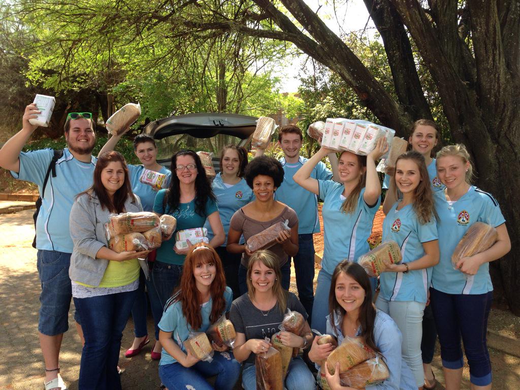 pasvpuk's tweet photo. Giving to those in need! #POLS #SJGD #PharmacyWeek #Brood&amp;meel @SRnwupuk http://t.co/oHSVhdibd6