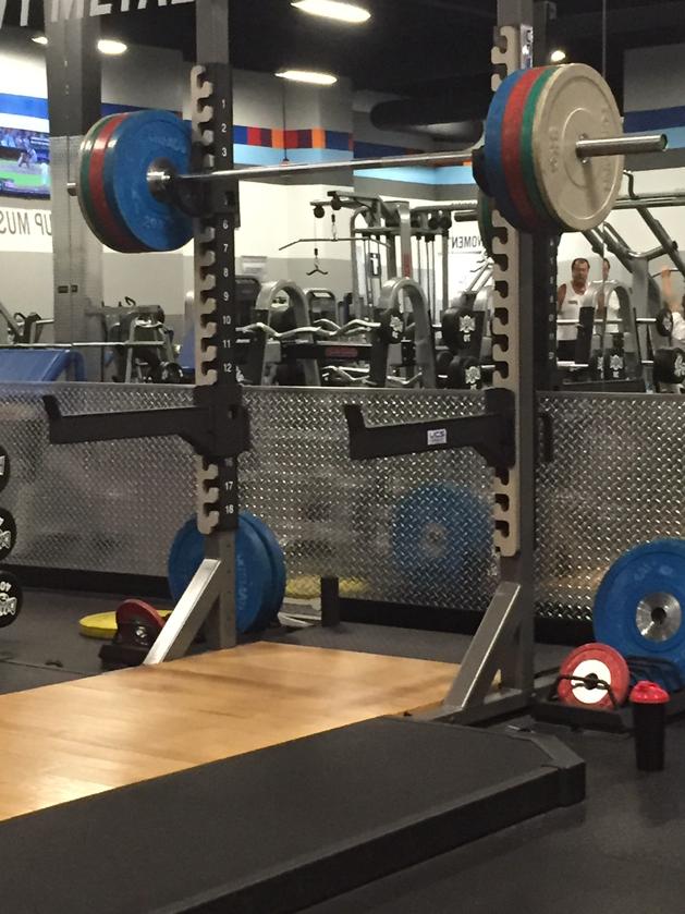 LHoleShoe's tweet photo. Day 3.. 5:00 am squats! #noexcuses #squateveryday @MusclepharmPres http://t.co/LctR0j8KHr