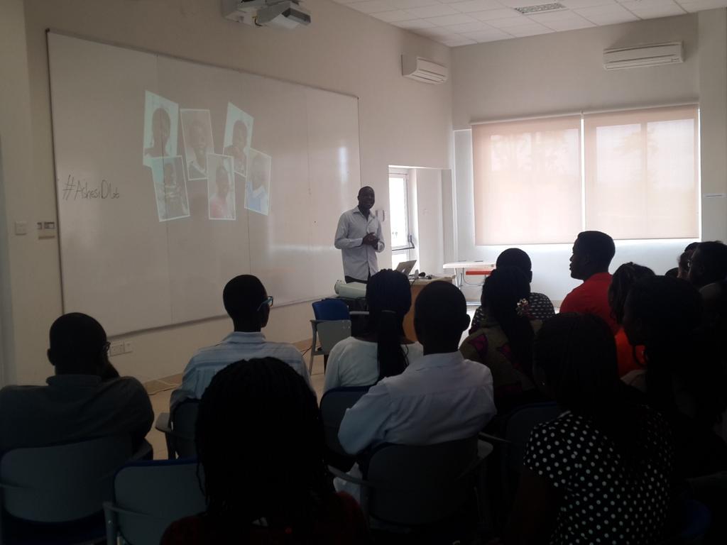 senaagbodjah's tweet photo. William Kamkwamba, our inspiring icing... #AshesiFDE #AshesiDesign http://t.co/3msGW6EbxT