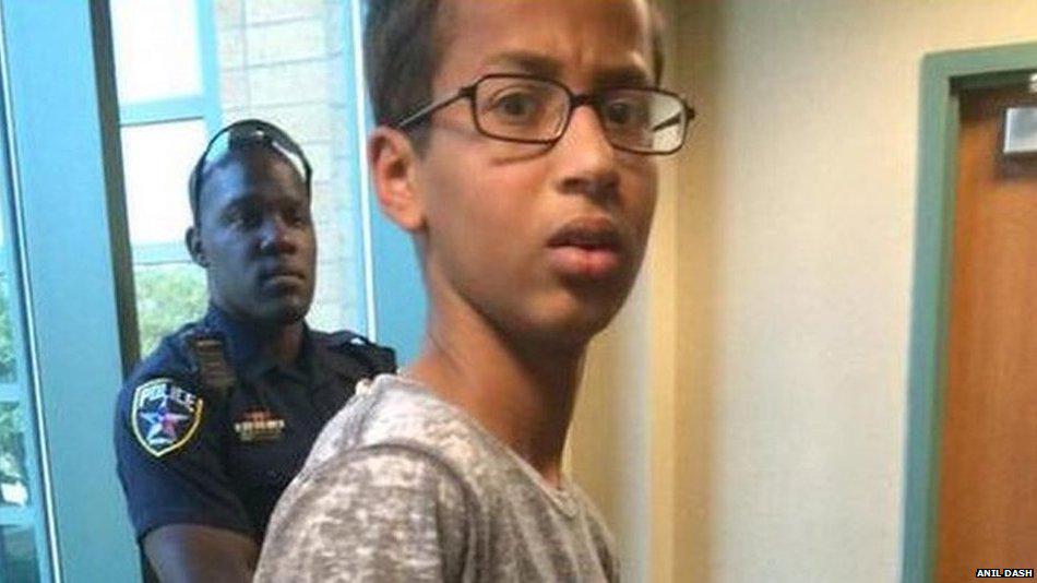BBCWorld's tweet photo. People are saying "#IStandWithAhmed" after boy arrested when homemade clock mistaken for bomb http://t.co/jQneTbNIme http://t.co/pxdVVvBsSQ
