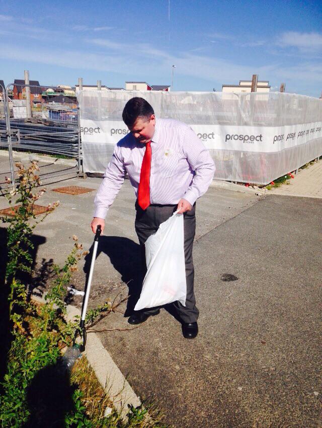 BuckshawTesco's tweet image. Store manager @stopforth_paul helping the guys from store with the monthly litter pick around the village