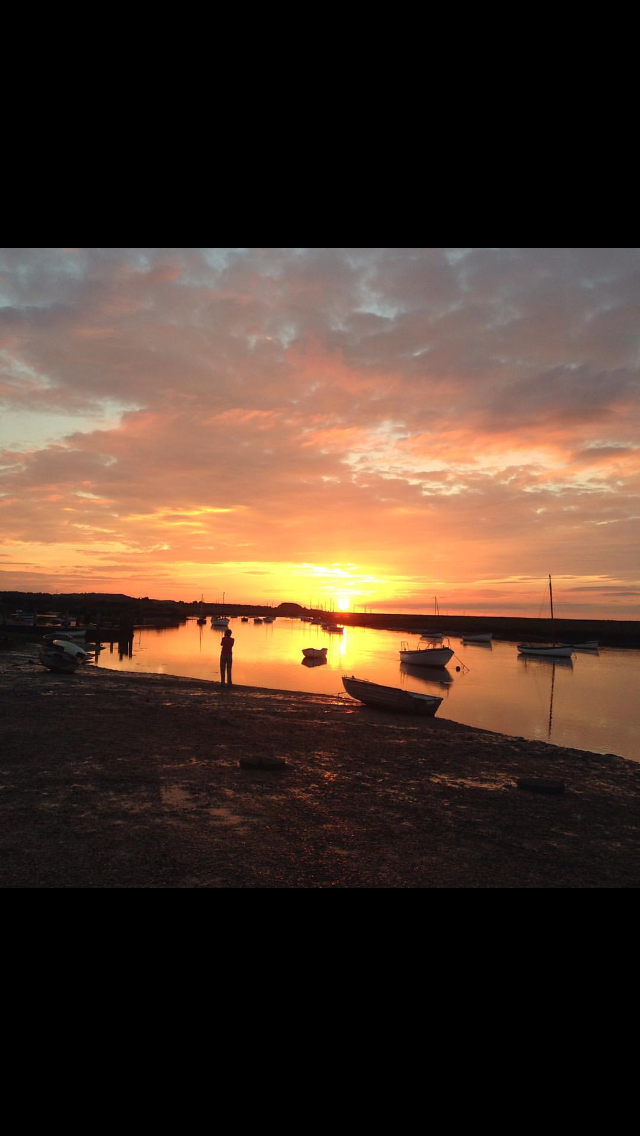 HideawaysGroup's tweet photo. Thank you Alex McCarthy for the amazing picture of the sunset at Burnham Overy Staithe last Night. #norfolkhideaways http://t.co/f0W0wiVlVK