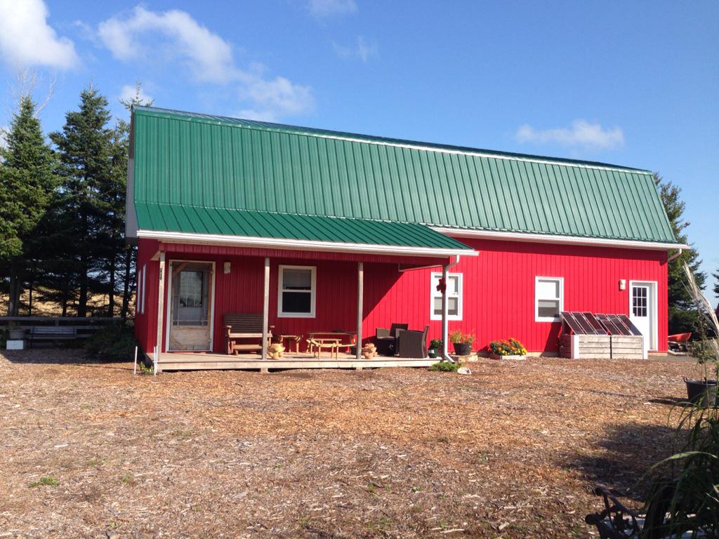 DeepRootsPEI's tweet image. Couldn&apos;t ask for a more beautiful day out at the Distillery today! #DeepRootsDistillery #WeLoveFall #PEI