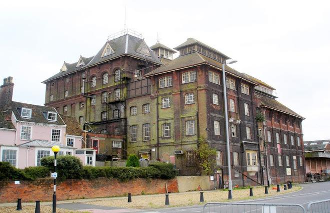 HeritageCathie's tweet photo. RT @thevicsoc: Tolly Cobbold brewery #Ipswich on Top Ten Endangered Buildings list #TopTen15 http://t.co/NybEbNqhza http://t.co/6iNkYIXn4c