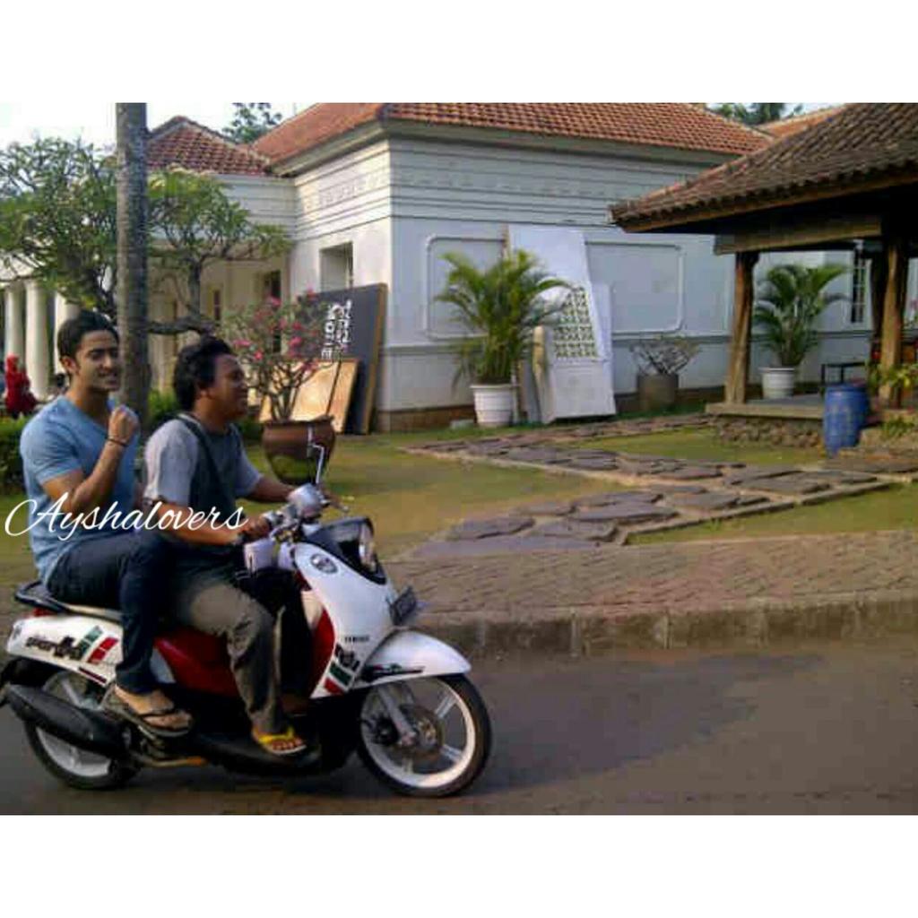 AyShaloversFC's tweet photo. Kejar bhai @Shaheer_S nonton #CDLTMEPS101 http://t.co/mYyS62g8X9