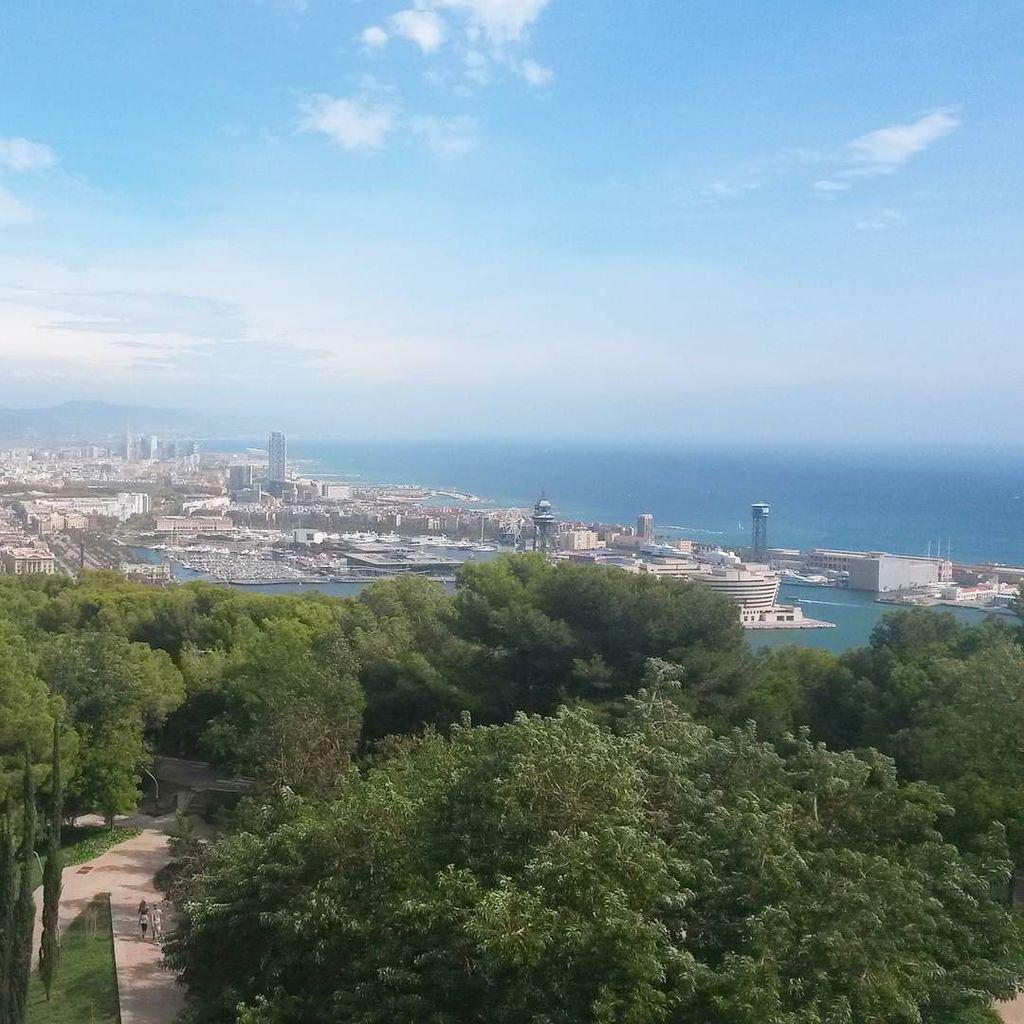 acablecar's tweet image. And another photo of me!! Thanks for taking my photo! Cable car ride to a beautiful view! #barcelona #view #cableca…