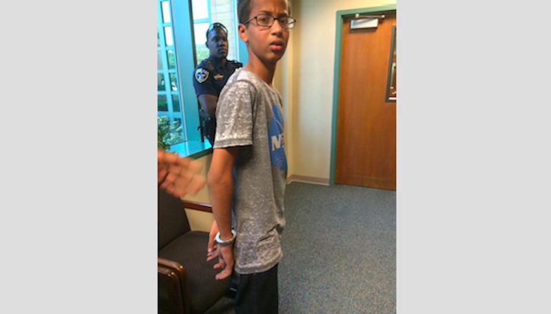 Gawker's tweet photo. Texas high school has Muslim teenager arrested for building a clock. http://t.co/fiQ2sGQSUR http://t.co/HL3jZIIwX3