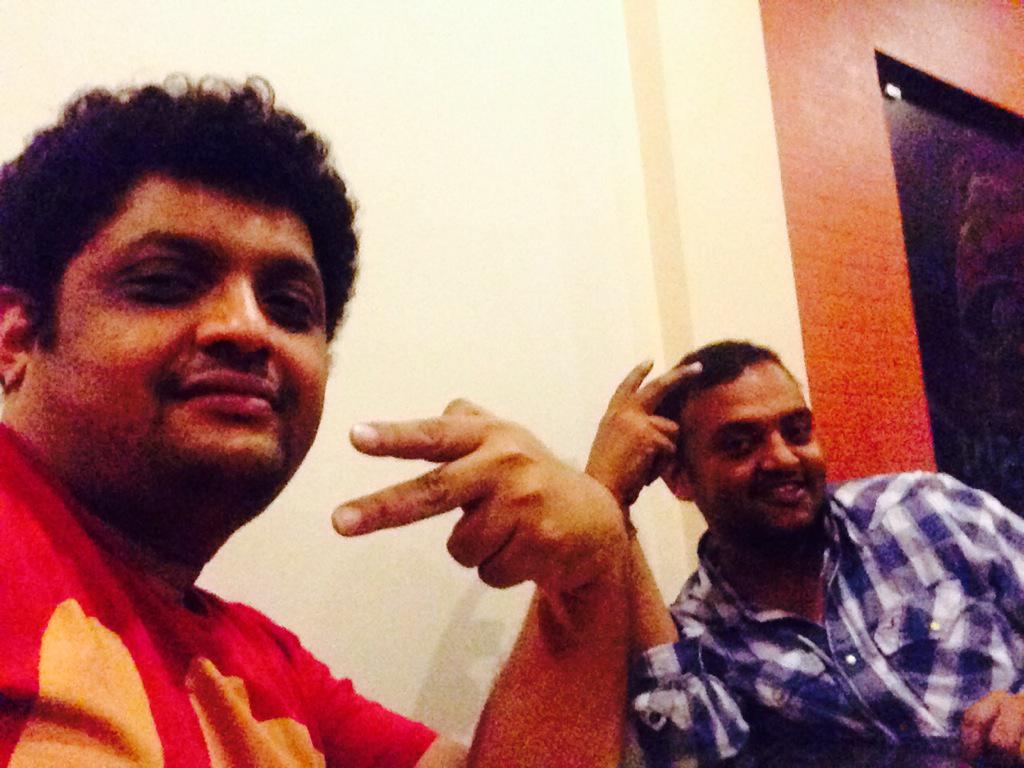 navneethsundar's tweet image. Sleepy heads!!! My asst @frank2kranthi and I  #latenightdinner #midnightmasalahotel
#workingdayandnight