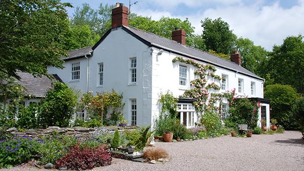 countrylivinguk's tweet photo. Which of these Georgian gems would you like to call home? http://t.co/GgzBkPXxhr http://t.co/wrAHJb0d61