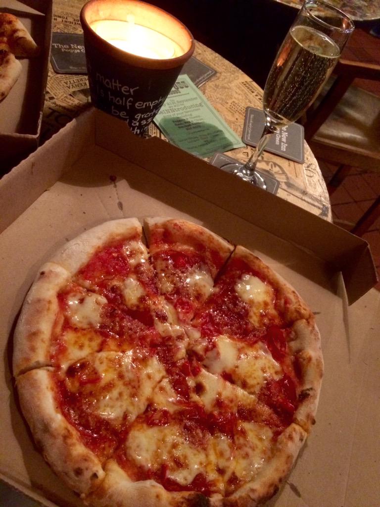 gemfoxall's tweet photo. Thank you @thecraftedpizza @kellsnewinn for pizza &amp; prosecco on a Wednesday night! #midweektreat #sourdoughpizza http://t.co/xF9mI1f3E9