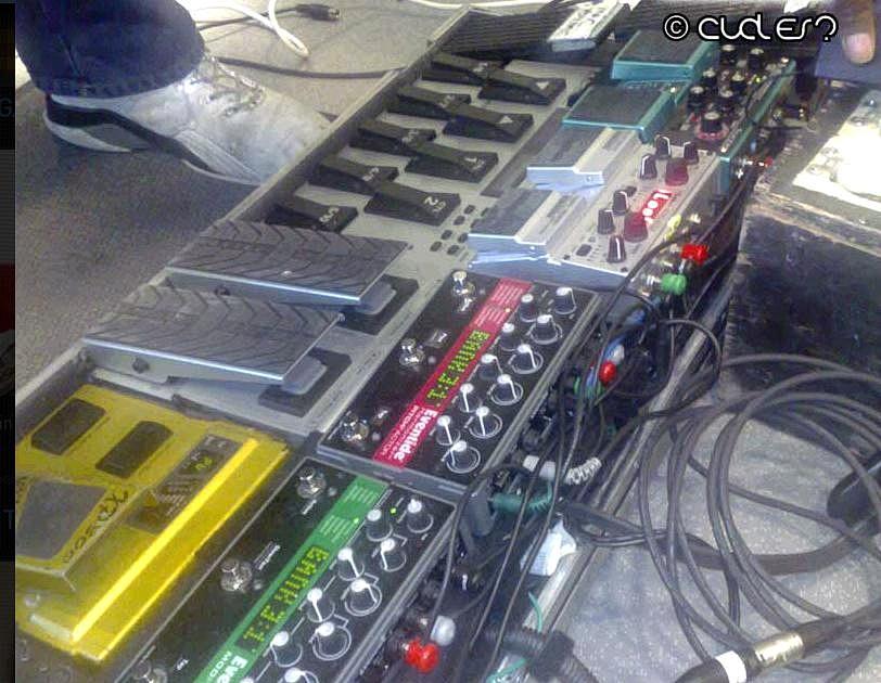 EventideSEAsia's tweet image. @vurnt22 of @LivingColour with @Eventide #Pitchfactor and #Modfactor in this section of his massive setup.