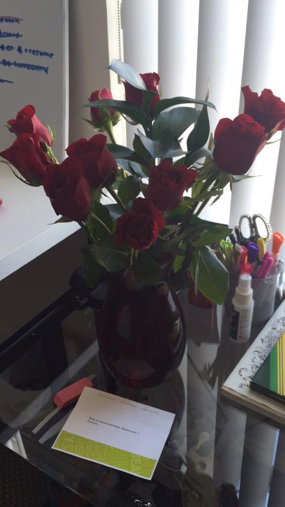 ANavyMilso's tweet photo. Babe sent me motivational flowers for my last year as an undergrad, what a gem😍🌹❤️ http://t.co/KTjI175DXK