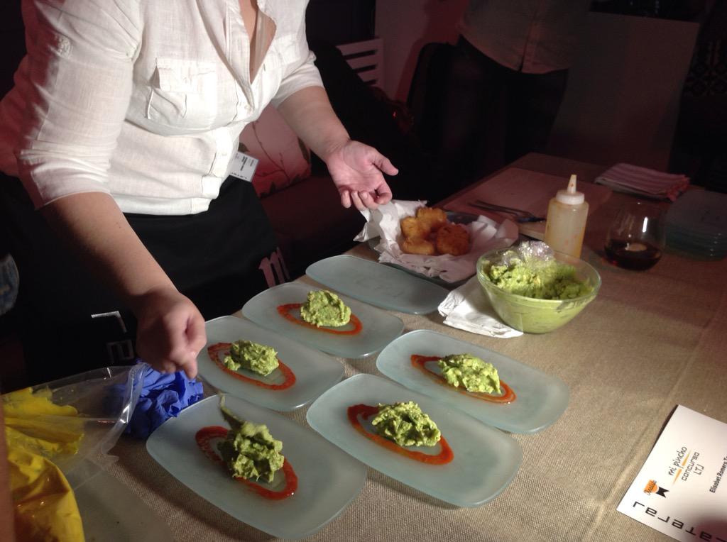 rest_lateral's tweet photo. A continuación tenemos el excepcional pincho de Elisabet Romero Torregrosa @Dietemocional Bacalao Güey #MiPinchoLTL http://t.co/bwKi9CD200