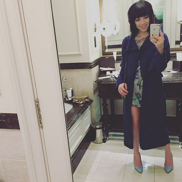 carlyraejepsen's tweet photo. All smiley smiles in London 🇬🇧😆 http://t.co/uKYyA2UWkv