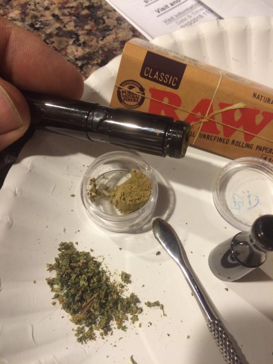 HeyBud420's tweet photo. #BreakfastOfChampions if I must say so myself! Got #BlueDreamKief and my AWESOME #PuffcoPro. http://t.co/WG4NhyZ9Ev