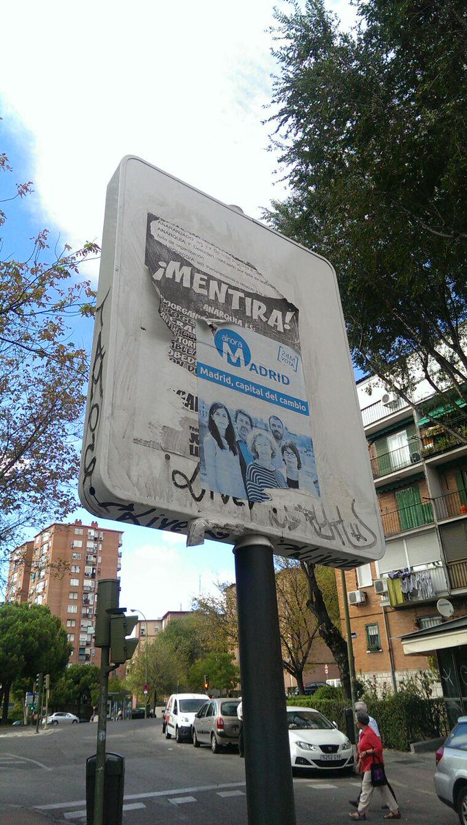 ARQFocus's tweet photo. @carloscuestaEM meses después y todavía sin retirar la propaganda electoral. Centro de salud Virgen de Begoña http://t.co/0MNHngrTfa