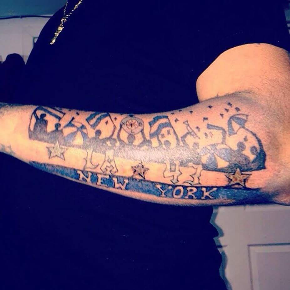 cse_tattoo's tweet photo. LA 43 NY PTE EN CUALQUIER LUGAR LA BANDA DEL TIO SAM HACIENDO JUFIA EN LA USA http://t.co/oHcvlGoX5S