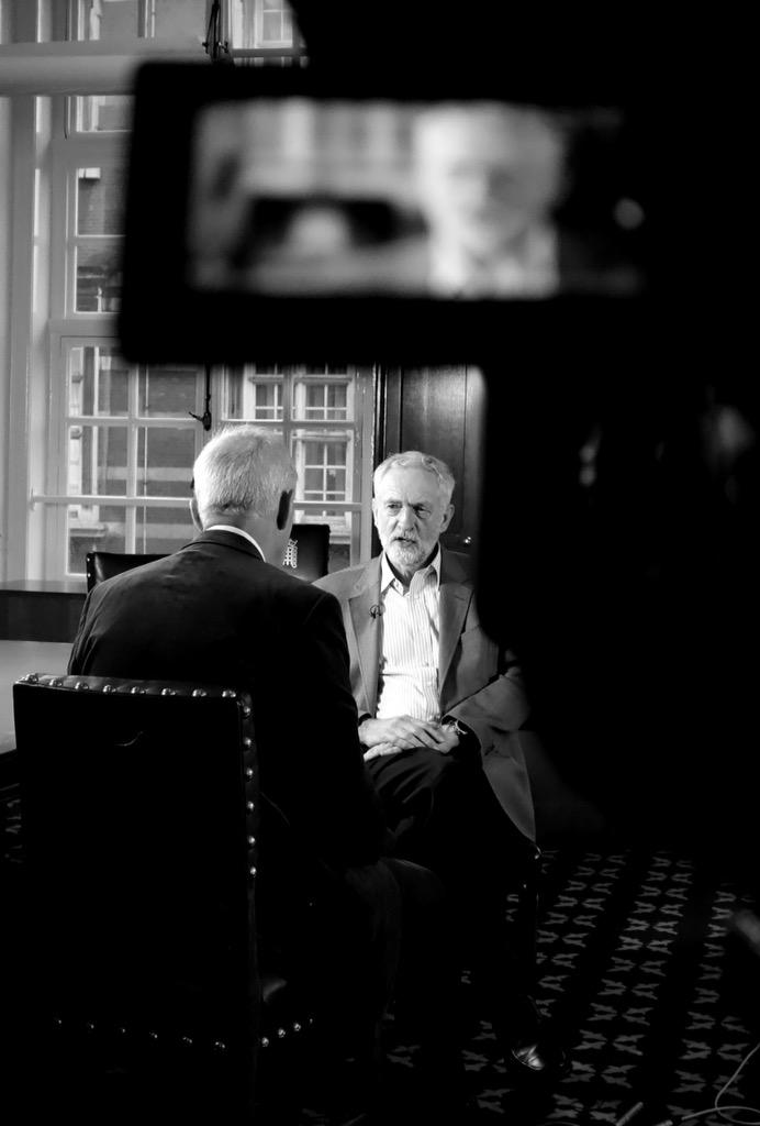 daibaker's tweet photo. I judge all the leaders I meet by how they treat the cameraman and @jeremycorbyn just offered to make me a cup of tea http://t.co/APNVQM5G5T