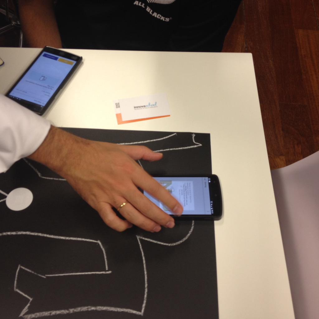 JohannaPStrand's tweet image. Aquí en #ISDI experimentando con NFC #smartTags #virtualObjects con un juego a lo Sherlock... @MGarasa @JoseLloveres