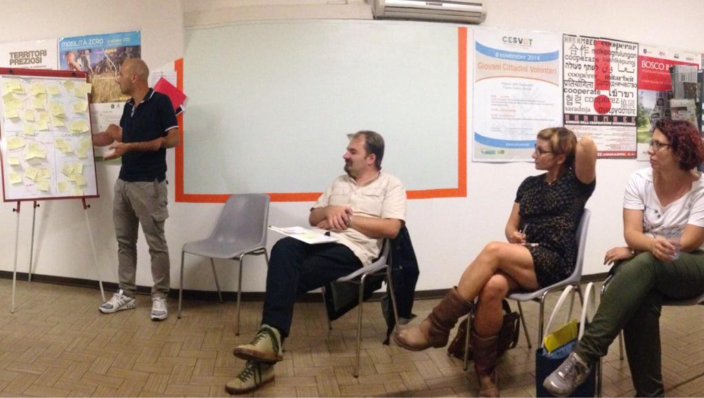 asslastazione's tweet photo. @federicogori trae le conclusioni da questo incontro di confronto sulla prima edizione di #MOVEsocial http://t.co/fx4jaCeLgJ