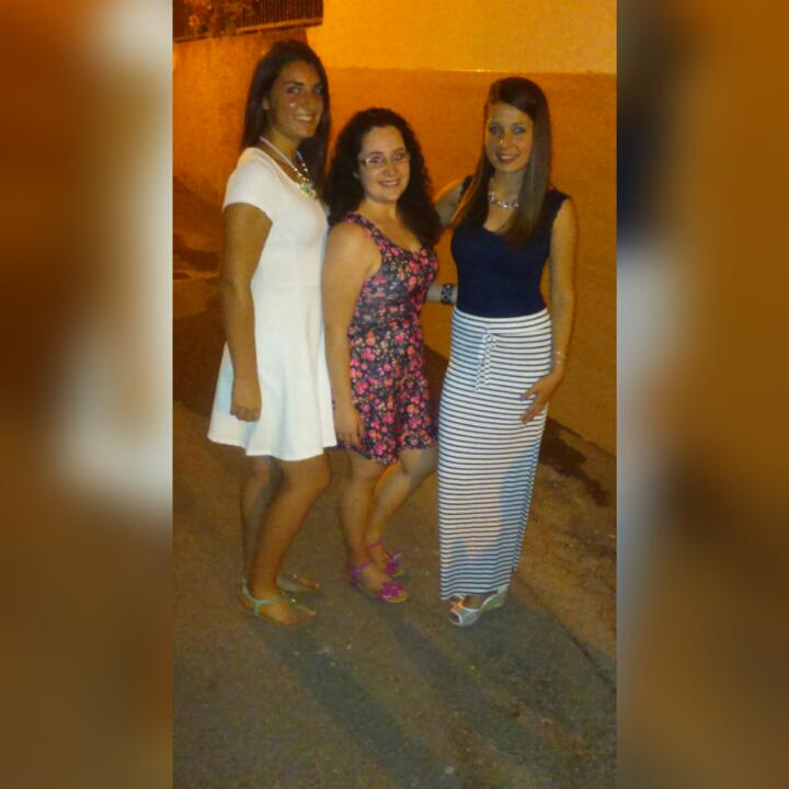 JudithVicent's tweet photo. Con solo una mirada ellas expresan su alma, con solo una sonrisa ellas desprende su luz. @95_ainhoa_mv @anacatalan97 http://t.co/H8M55bWOM5
