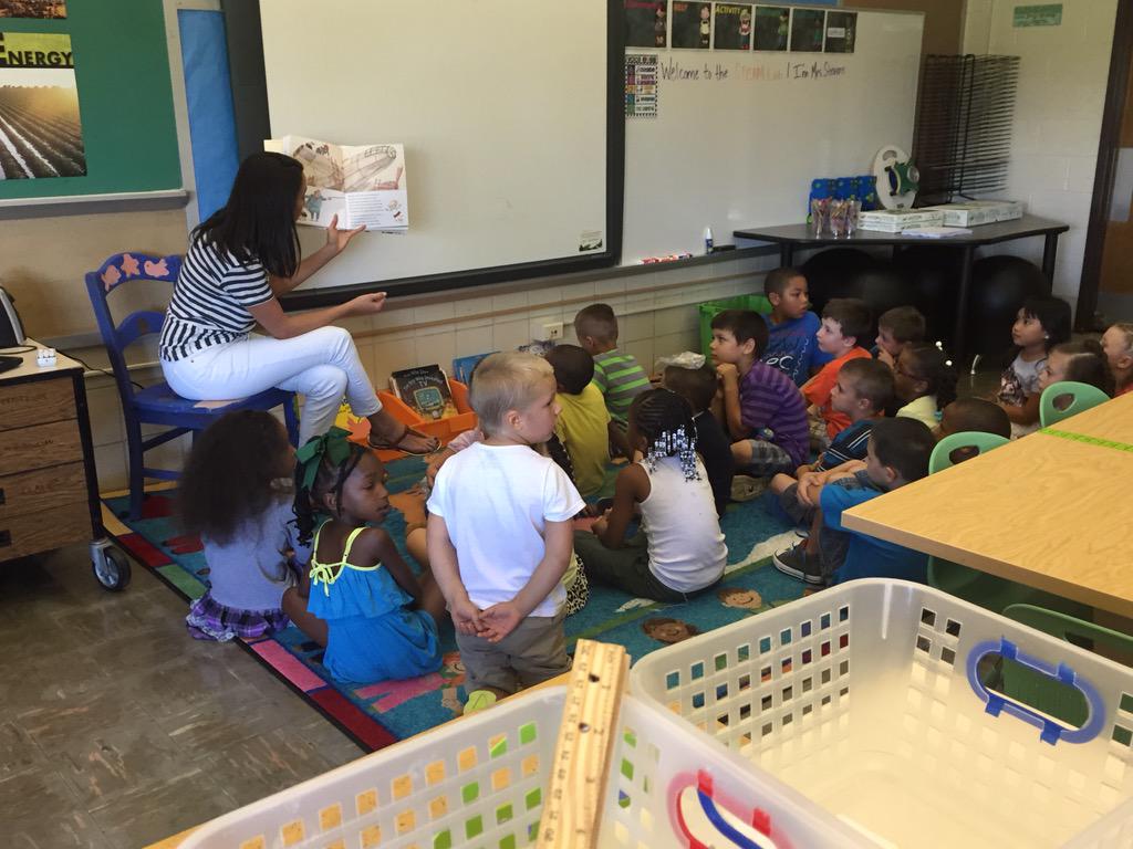 Preparing for #globaled15 tomorrow with 1st grade at <a href="/CavanaughSTEAM/">Cavanaugh STEAM</a> <a href="/SarahAnneClarke/">Sarah Clarke Stevens</a>