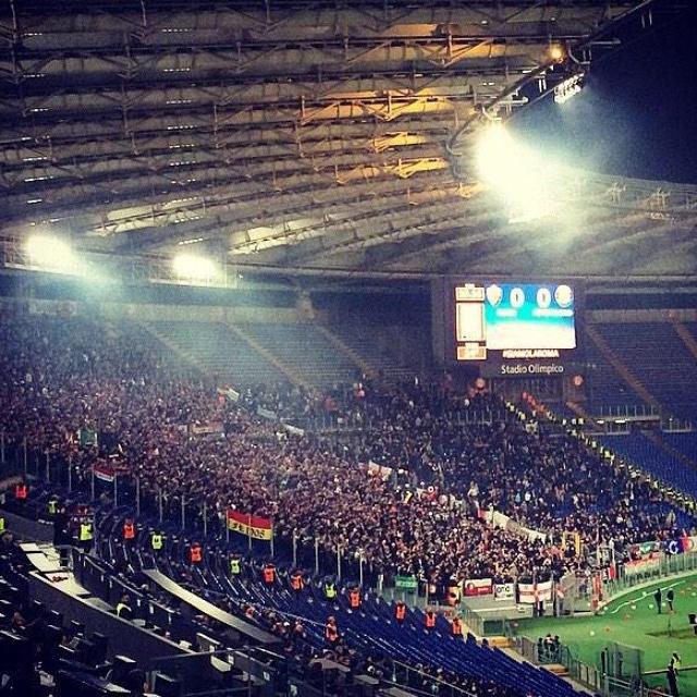 Uitvak in Rome

Barca: 750 man
Feyenoord: 7000 man

Feyenoord, mooiste club van allemaal!