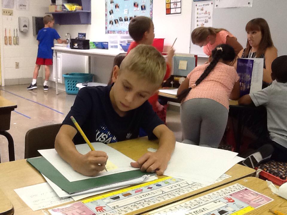 Mesnier_Primary's tweet photo. 2nd grade writers in action.  #afftonlearn http://t.co/iSYxNf8fWW