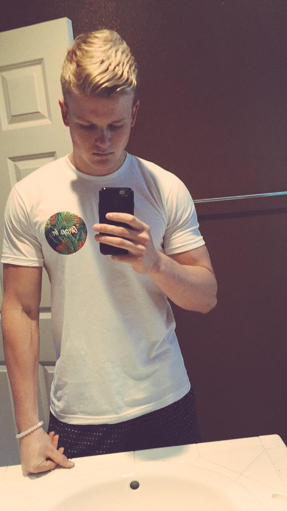 Westyy_86's tweet photo. Thanks @Dropinapparel for the shirt  😛 #checkthemout http://t.co/nmUZOCNVcR