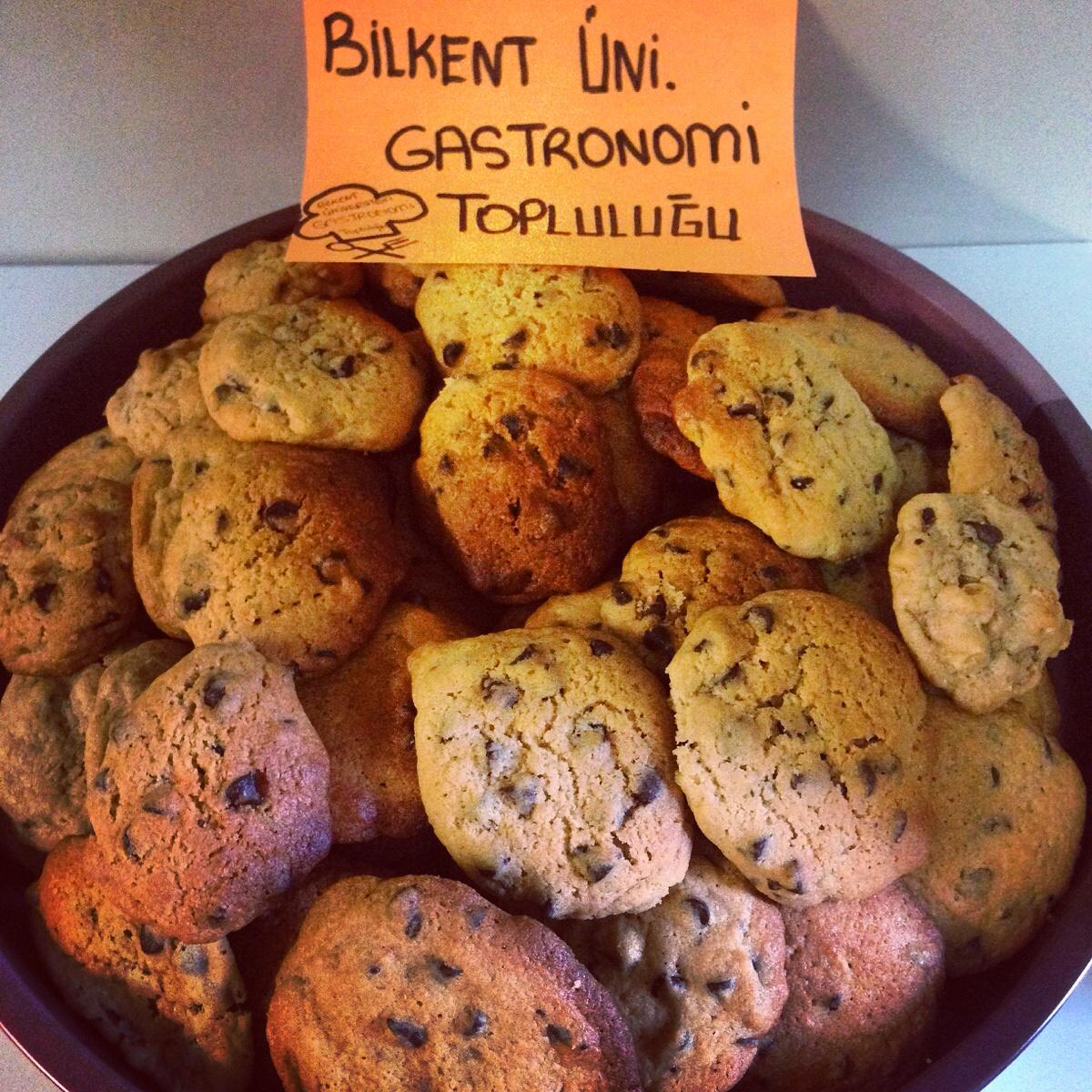 İlk ürünümüz olan nefis cevizli ve çikolata parçacıklı cookie lerimiz... Tadan herkes bayıldı :)