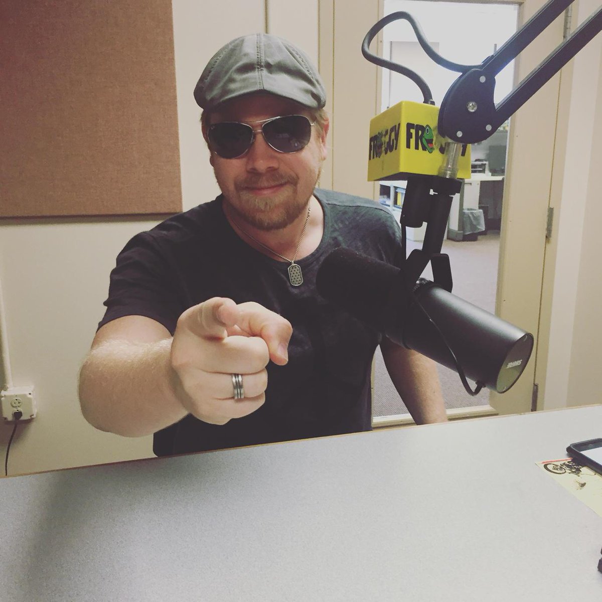 DangerMulder's tweet photo. @officialbcb Brian Collins in studio 3pm @radiofroggy see him live tonight 6:15pm free show @latitude360 #Zanafest http://t.co/qsH4sSm4kK