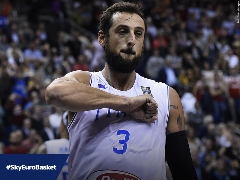 SkySport's tweet photo. Alle 21 #ITALTU Quarti #SkyEurobasket su #SkySport3. 
RT se siete con noi a sostenere @marcobelinelli e l’@Italbasket http://t.co/pVKjn301YR