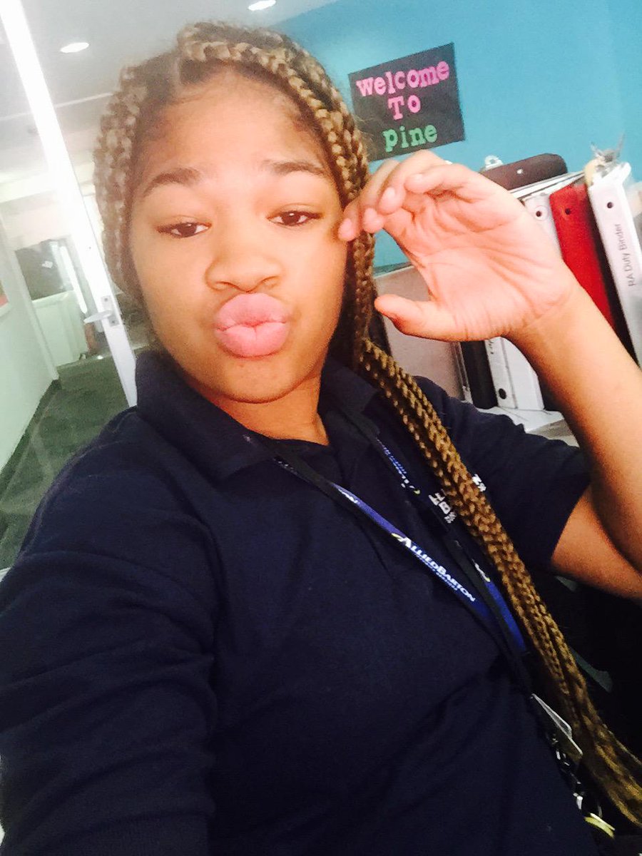 Fuckkk_WithMeee's tweet photo. At work throwing up my c's for my little cuz! 😇😊🏀 #LongLiveShank http://t.co/qHgYPxVaCU