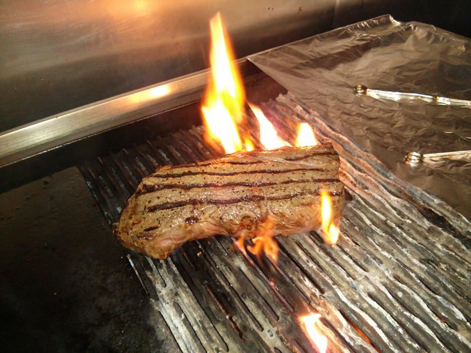 Bonsai_Lounge's tweet photo. Phwaaarrr! Get out of the cold and straight to @FunkiGriller for steak and cocktails! http://t.co/JdUnQue5EC