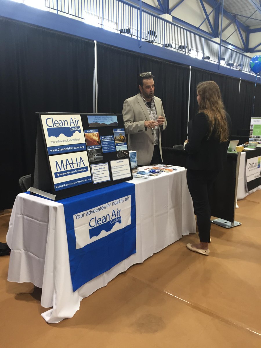 DukeStanback's tweet photo. The @DukeCareers Career Fair is in full swing! Come chat with @DukeStanback @cleanairNC and @SierraClubNC! http://t.co/ePYYoNp4zA