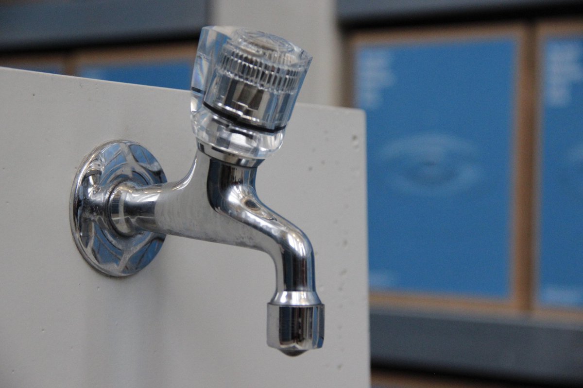ChristinaAcqua's tweet photo. L'acqua è tornata nella mia torre al @padiglionech! Siamo scesi all'ultimo piano! Ce ne sarà per tutti a #expo2015? http://t.co/doHR21mpA5